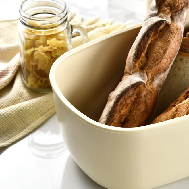 Boite a pain avec un baguette