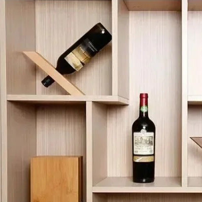 Porte bouteille vin sur étagère cuisine