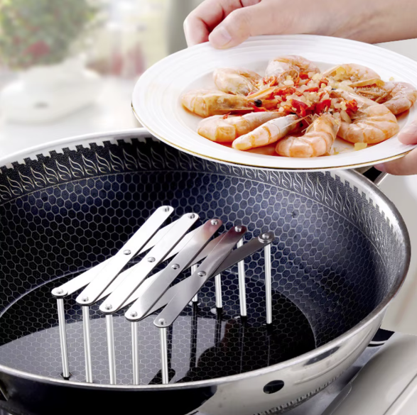 Cuisson de crevettes à la vapeur sur Support assiette