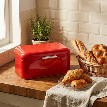 Boite à pain rouge avec des viennoiserie