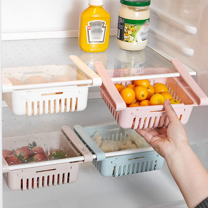 4 couleurs de Boite rangement frigo avec un main qui tire le panier rose