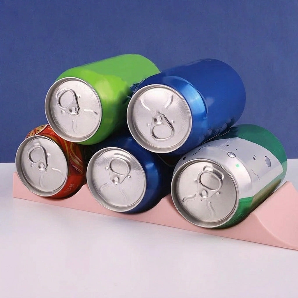 Casier a bouteille avec une pyramide de canettes