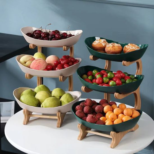 Corbeilles de fruit beige et vert rempli de fruits