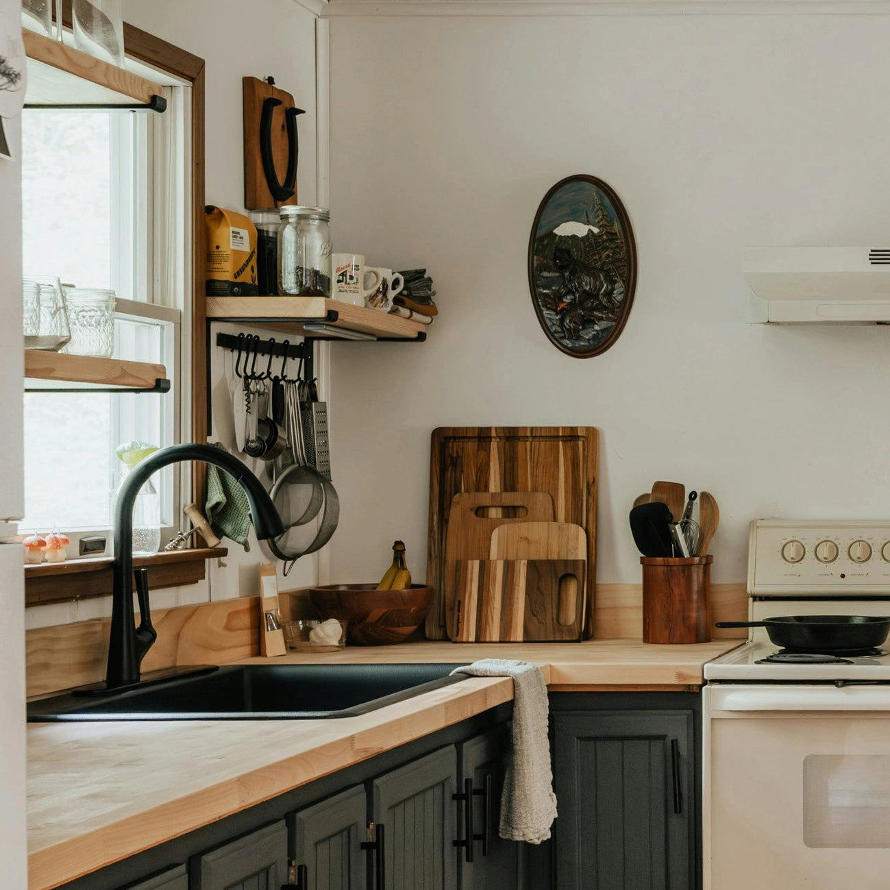 Coin de Cuisine organisée avec des accessoires de rangement