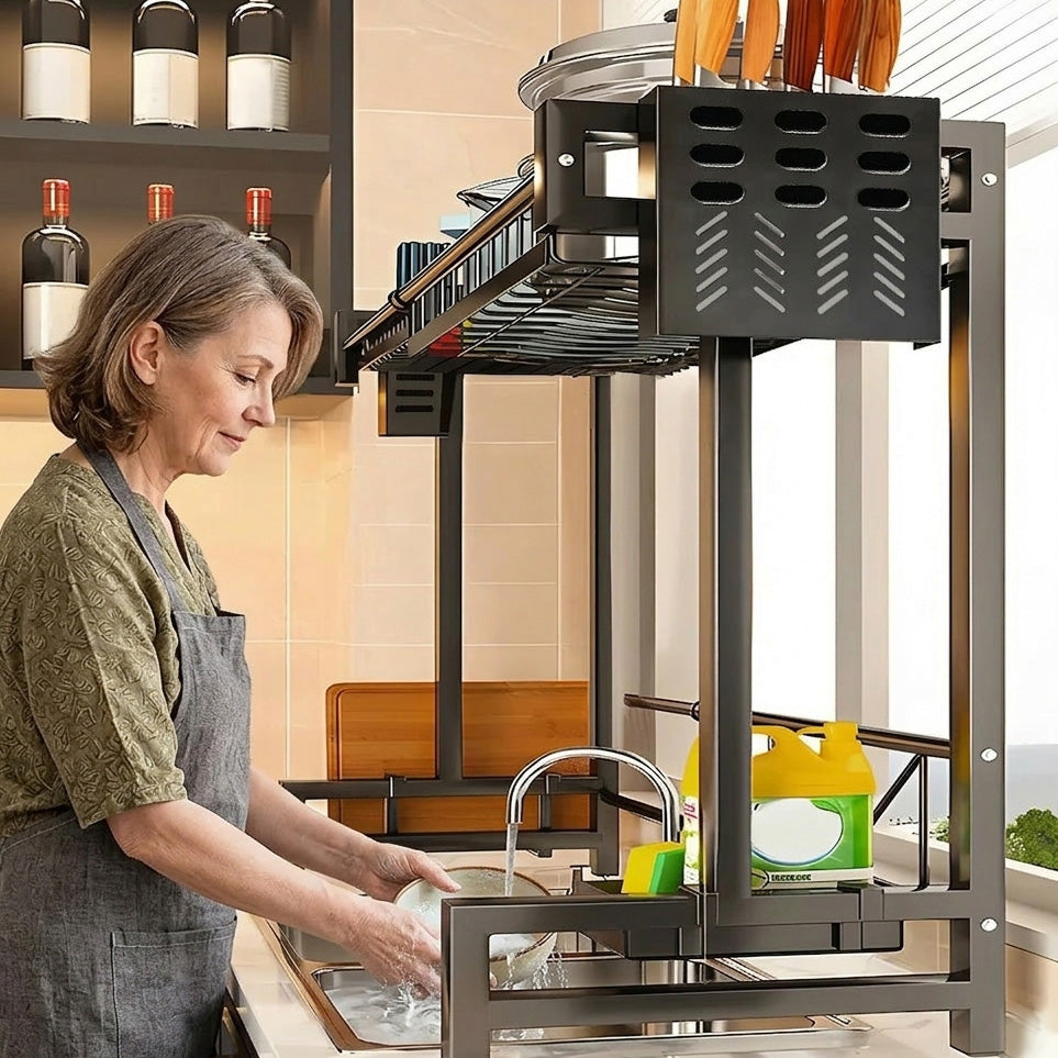 Égouttoir À Vaisselle Driynova - Veille femme faisant la vaisselle