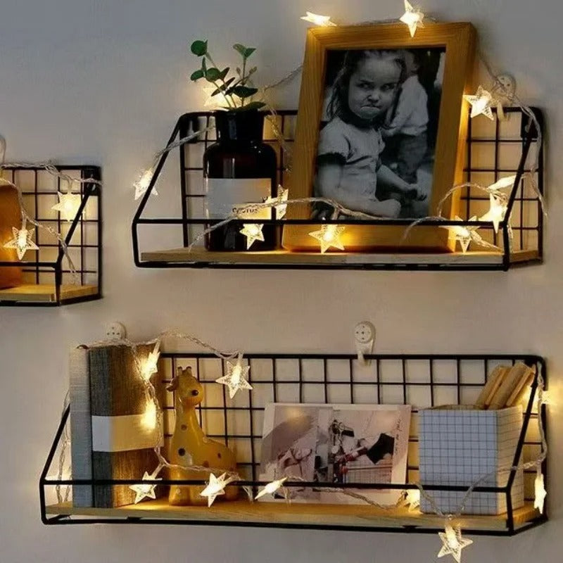 Etagere Murale Bois avec des Décorations