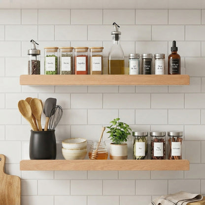 2 grandes Etagere Murale vue de face avec des épices et des accessoires de cuisine
