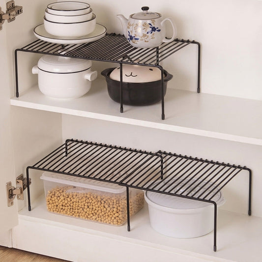 Organisateur Placard Cuisine dans un placard de cuisine pour vaisselle