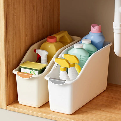 Organisateur Placard Cuisine rempli de produits de nettoyage