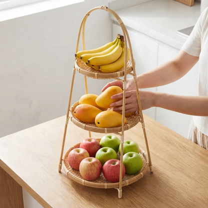 Panier fruits remli de pommes, mangues et de bananes