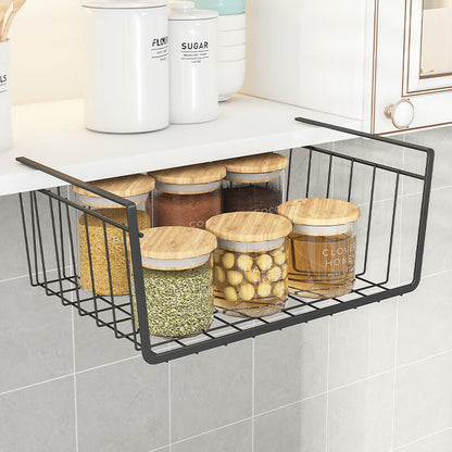 Paniers de Rangement rempli de pots épices