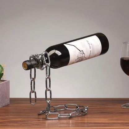 Porte bouteille argent sur une table en bois
