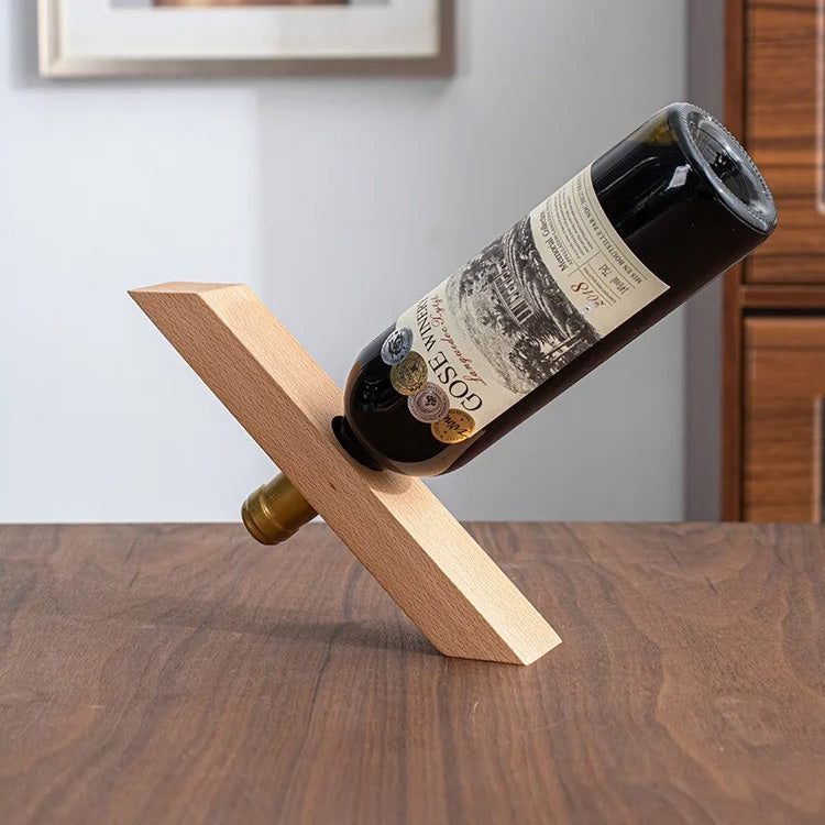 Porte bouteille vin avec vin rouge sur la table
