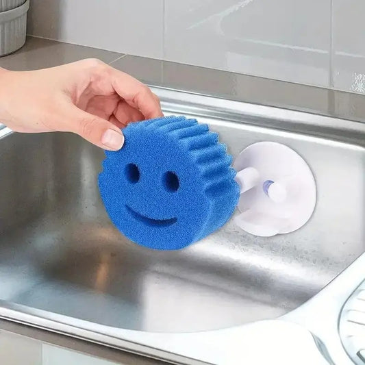 Une main installe un éponge bleu sur le Porte éponges évier