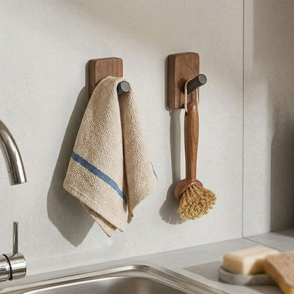 Porte torchon cuisine avec une brosse et un torchon