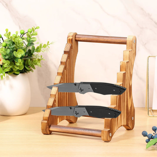 Porte couteaux en bois clair avec 2 couteaux dessus