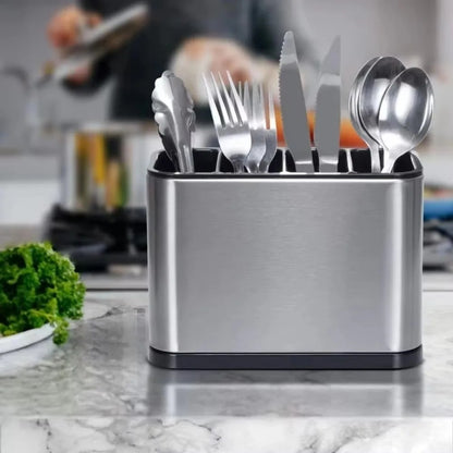 Pot à Ustensiles Cuisine sur le comptoir durant la préparation