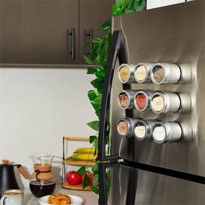 Pot a epice sur le frigo