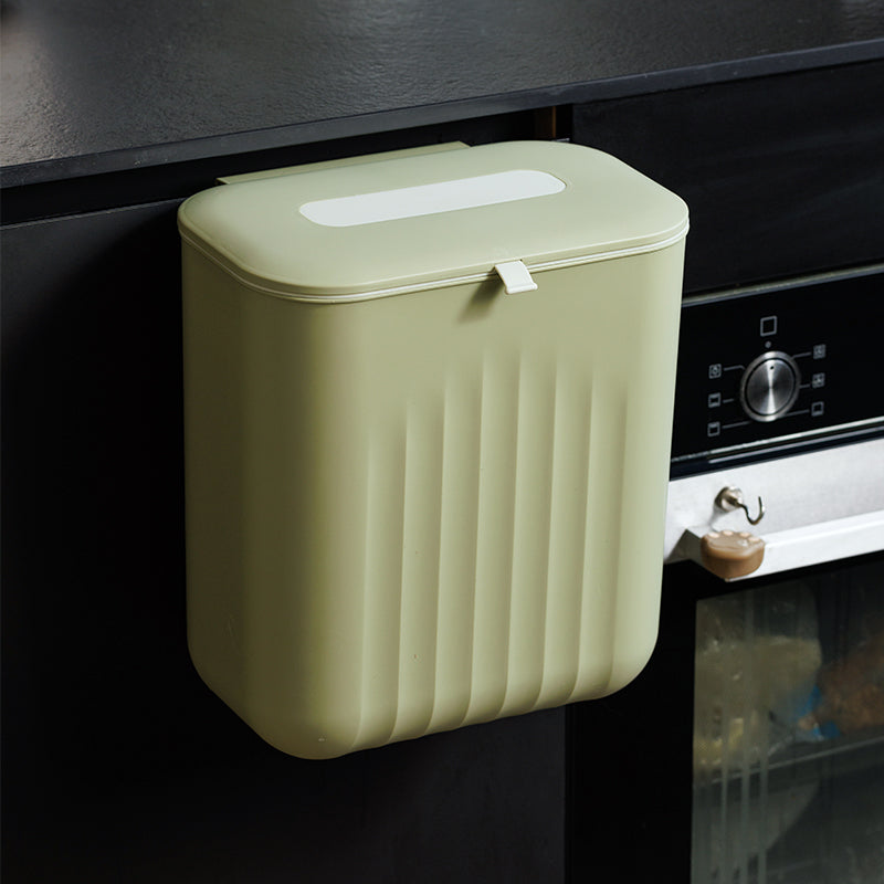 Poubelle de Cuisine 11L Vert sur le comptoir côté four