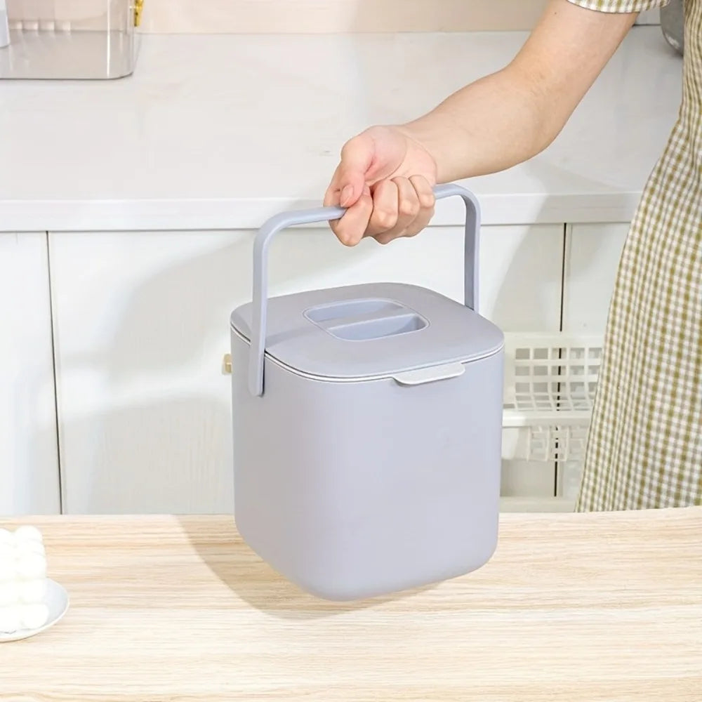 Poubelle à Compost 4L Ecoovy - gris en untilisation