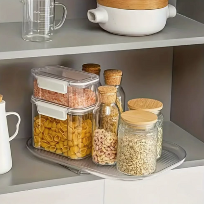 Rangement frigo sur une étagère de cuisine