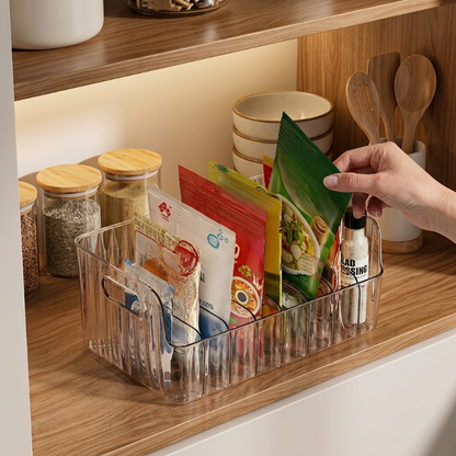 Rangement placard cuisine transparent sur un étagère de cuisine